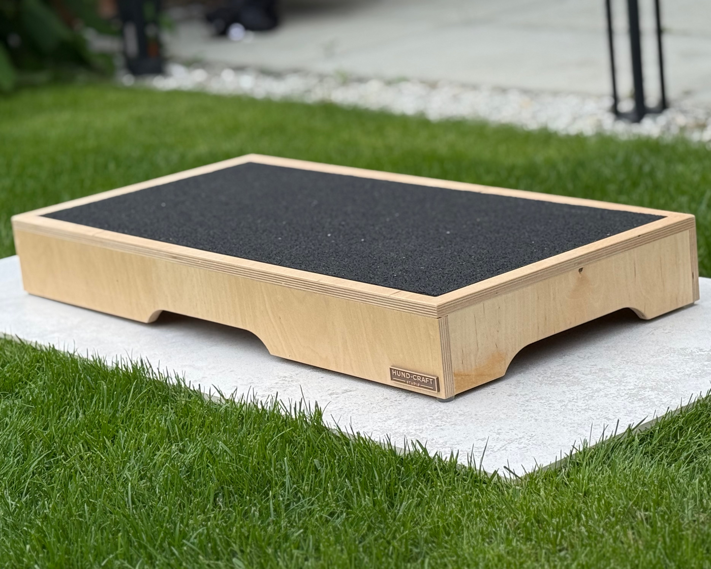 Hund Step & Train – Trainingspodest aus Holz für Hunde