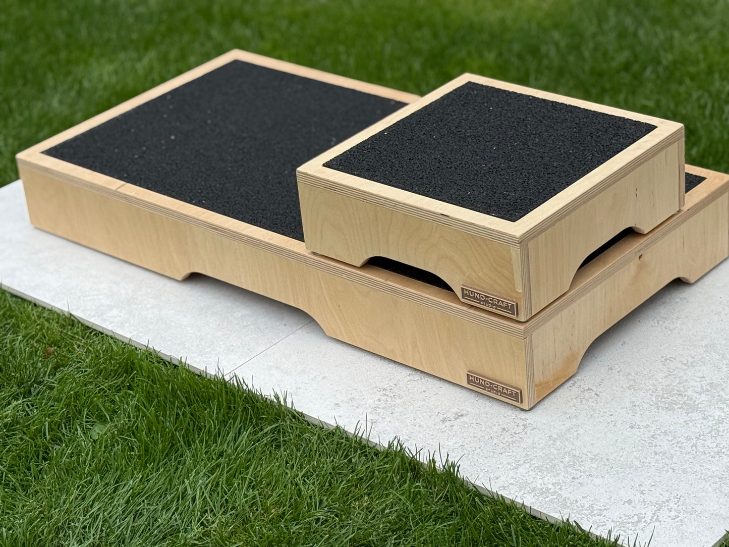 Hund Step & Train – Trainingspodest aus Holz für Hunde