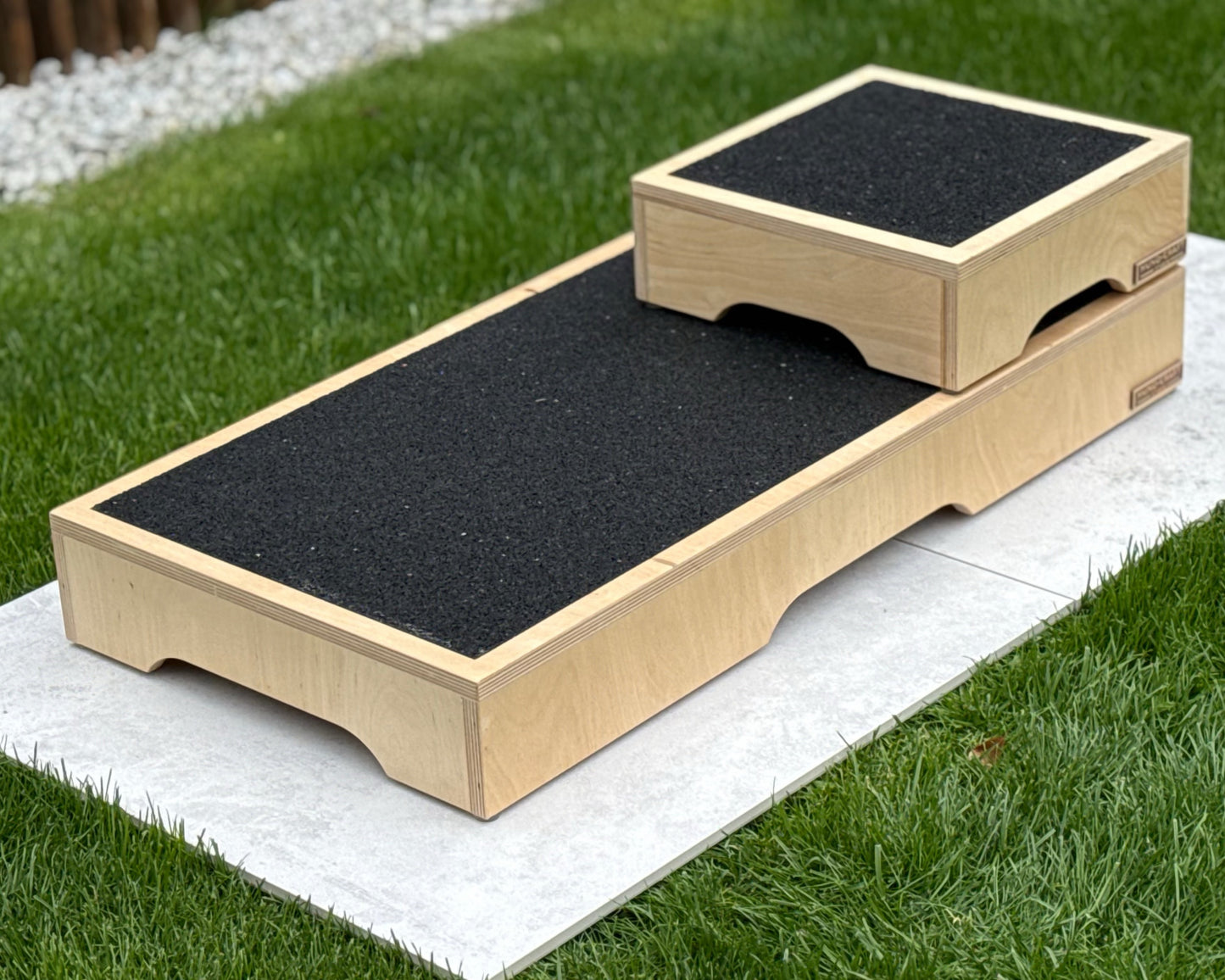 Hund Step & Train – Trainingspodest aus Holz für Hunde
